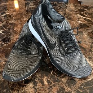 NWOT Men’s Nike Fly Knit Sneaker / Trainers